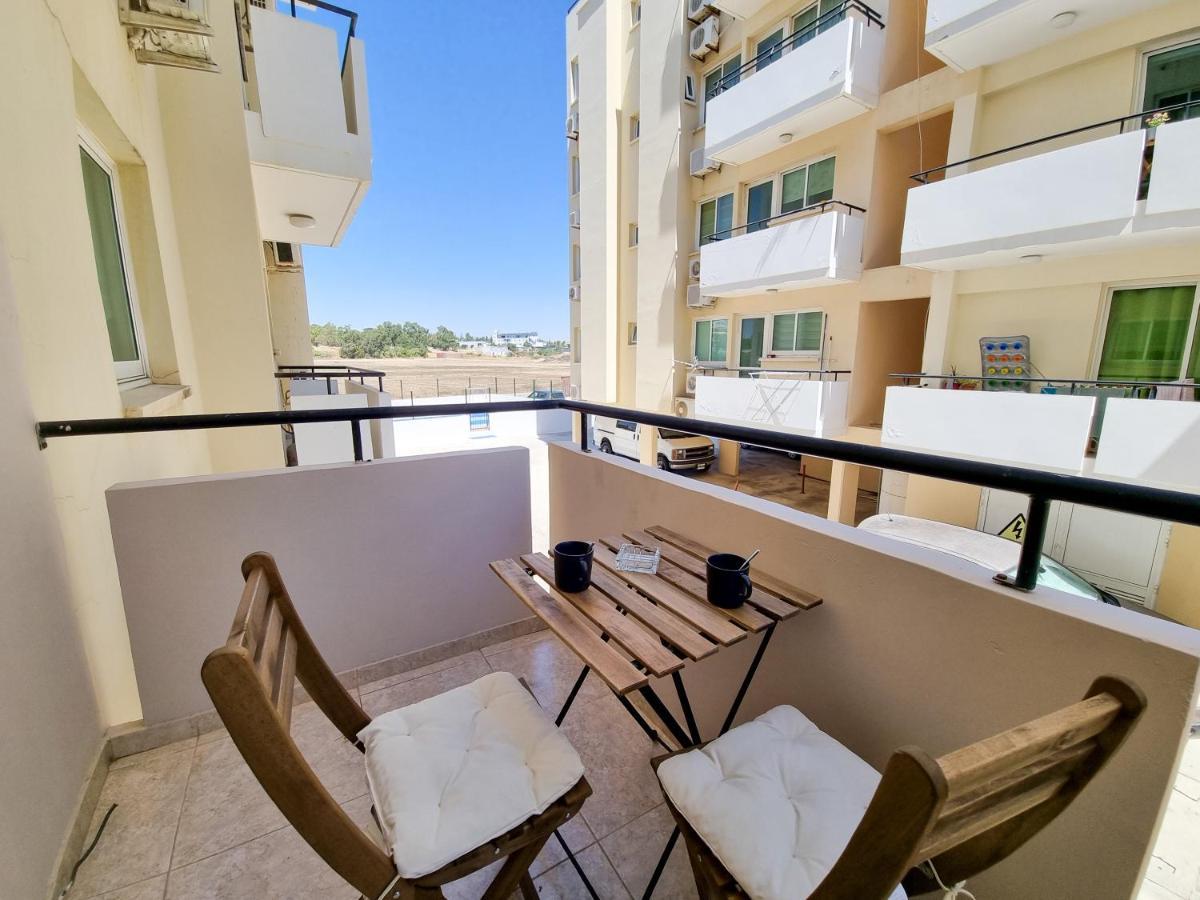 Dock Holiday Apartment Larnaca Luaran gambar