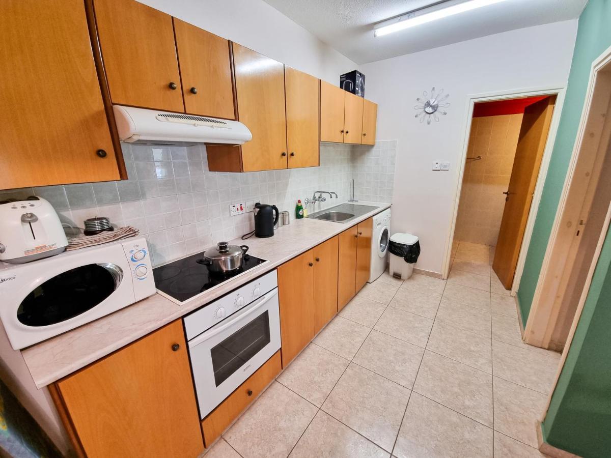 Dock Holiday Apartment Larnaca Luaran gambar
