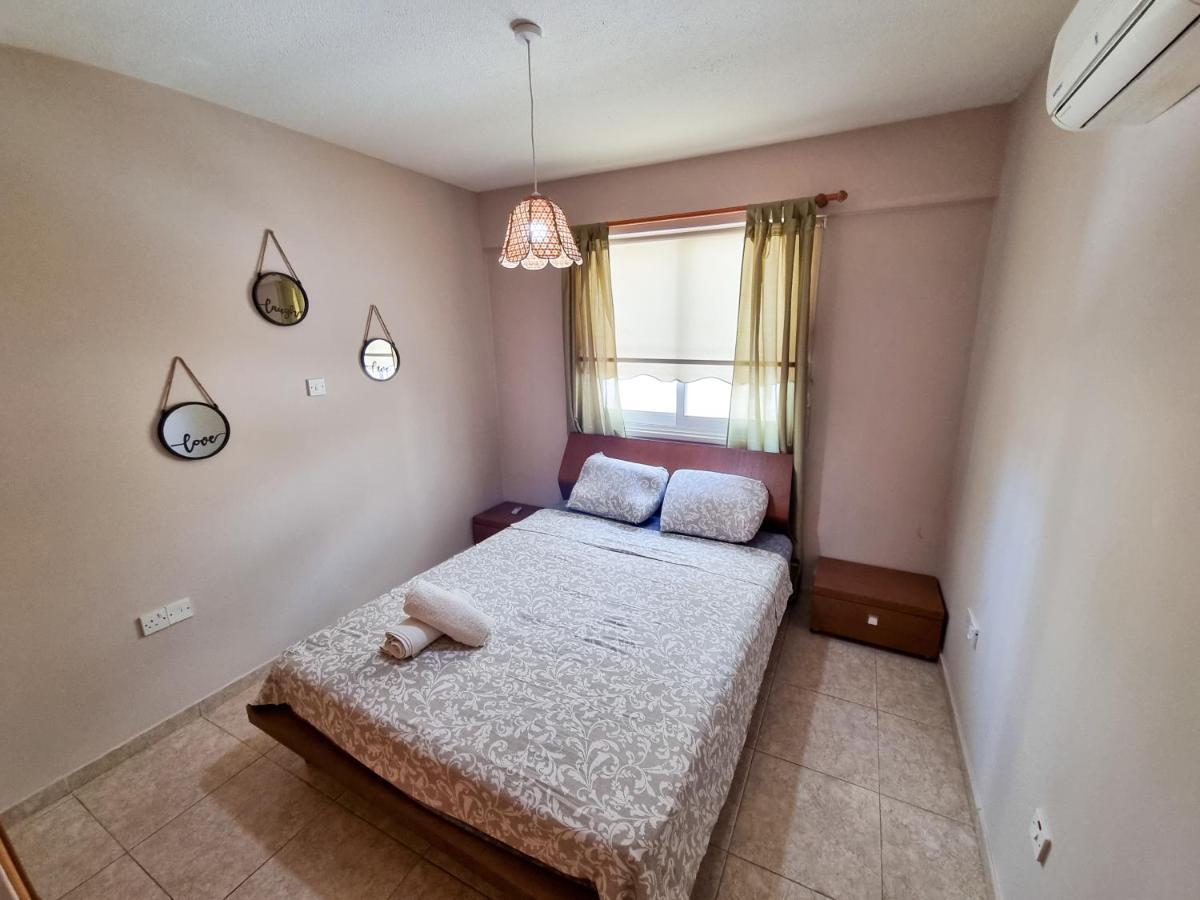 Dock Holiday Apartment Larnaca Luaran gambar